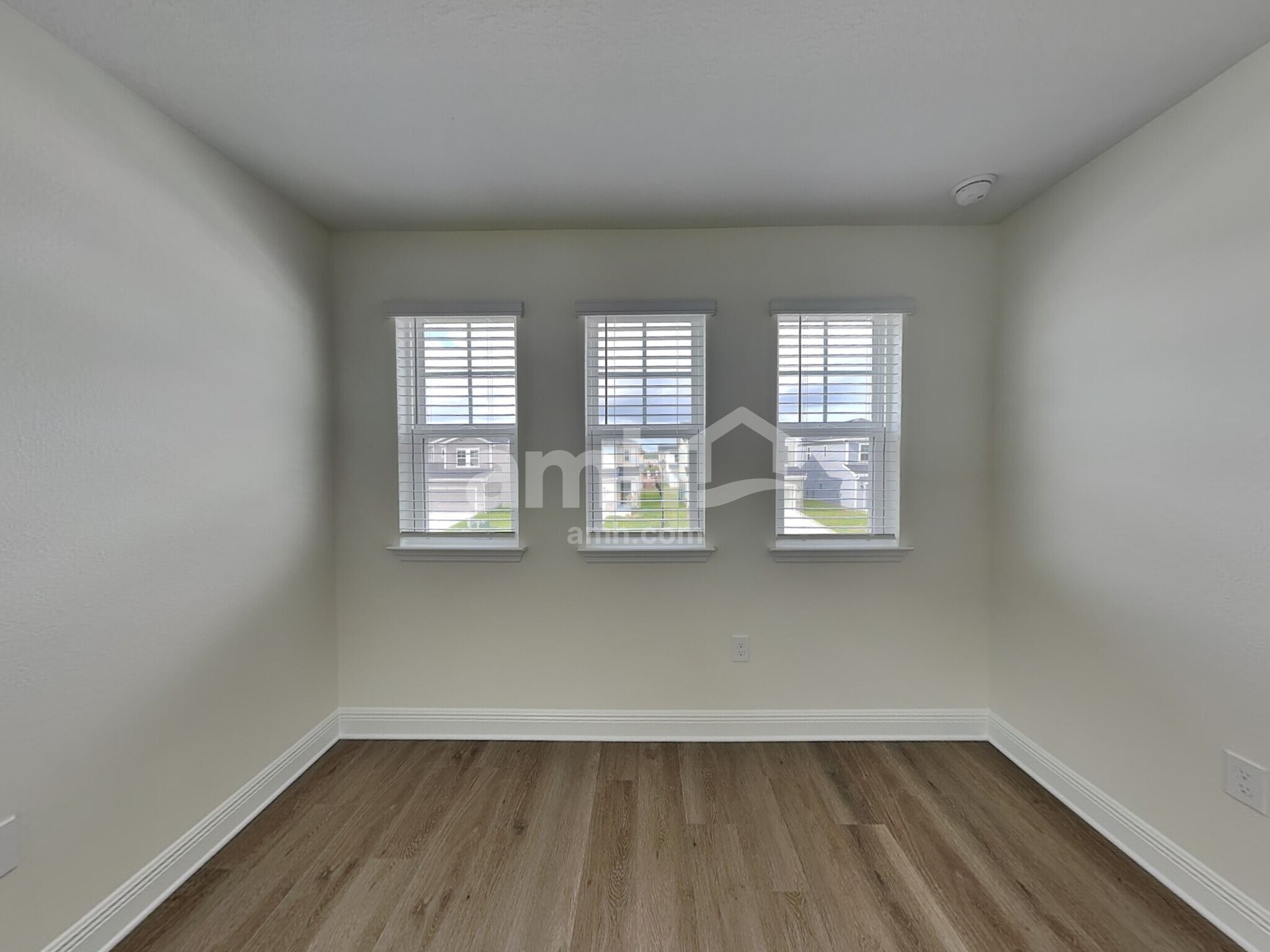 Building Photo - 5949 Pinewood Ests Dr