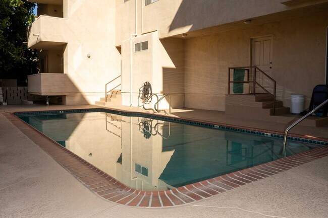 Building Photo - 4521 Colbath Ave