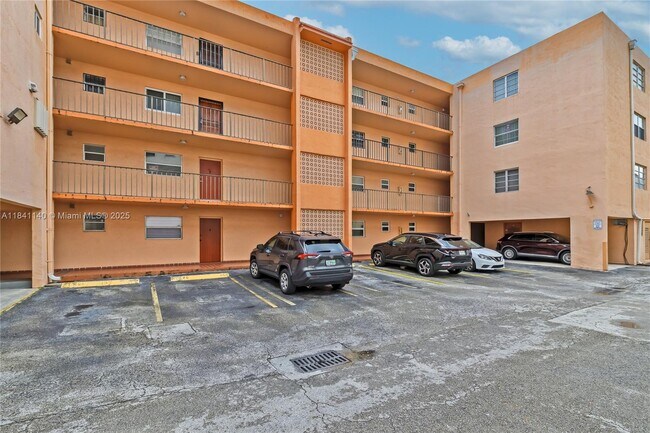 Building Photo - 325 NW 72nd Ave