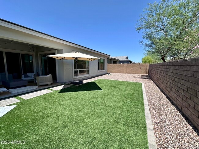 Building Photo - 2827 E Los Gatos Dr