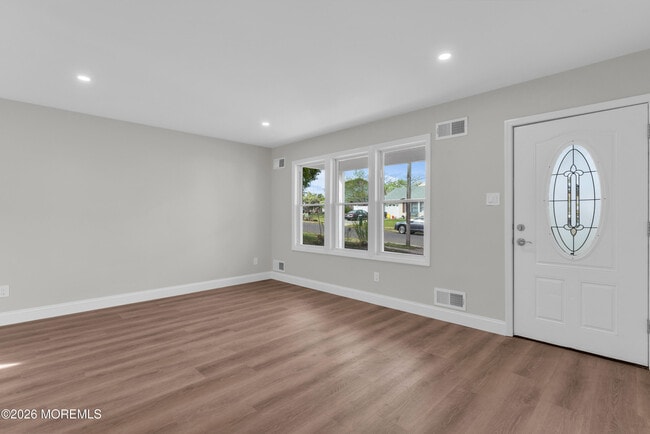 Building Photo - 117 Schooner Ave