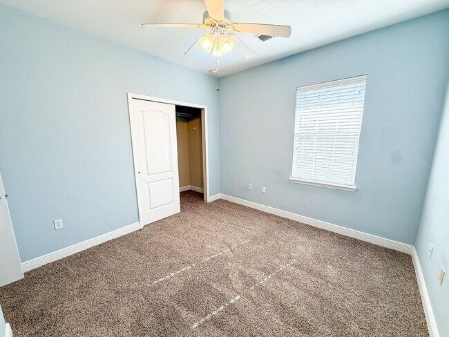 Building Photo - Chase Hollow #46