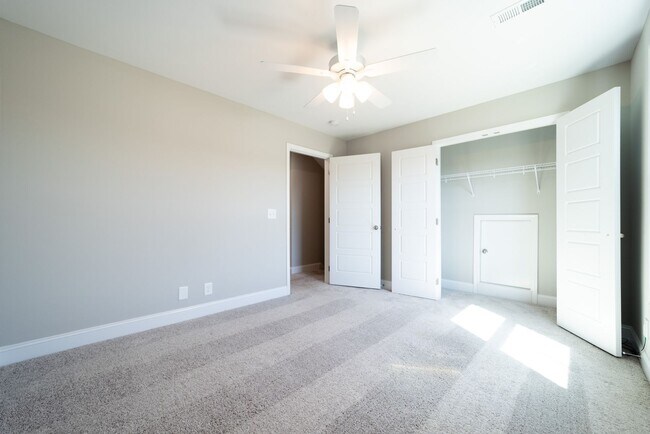 Building Photo - Elegant Home with Stone Fireplace, Kitchen Island and Designer Primary Suite