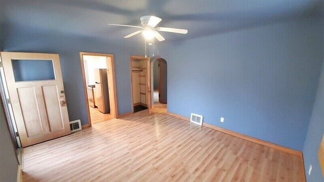 Building Photo - 1679 29th St NE