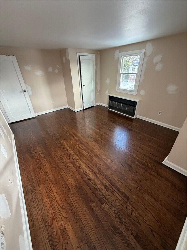 Building Photo - 712 7th St