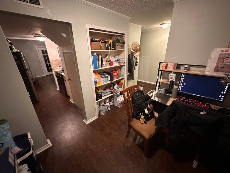 Building Photo - 600 Bagby Ave