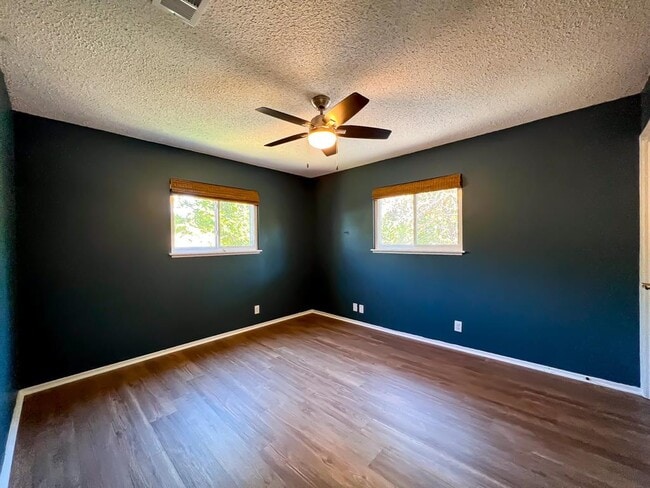 Building Photo - 8519 Shenandoah Dr