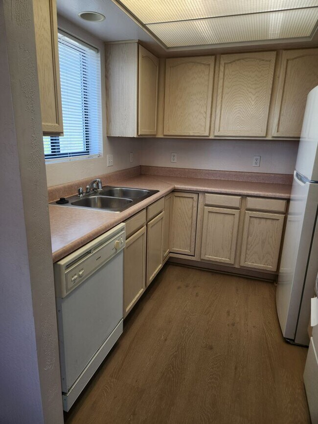 Building Photo - 204 E Jura Cir