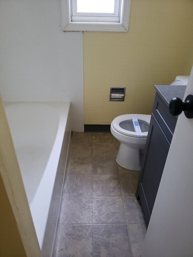 Building Photo - 3288 W 141st St