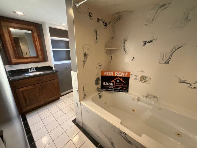 Building Photo - 5859 S