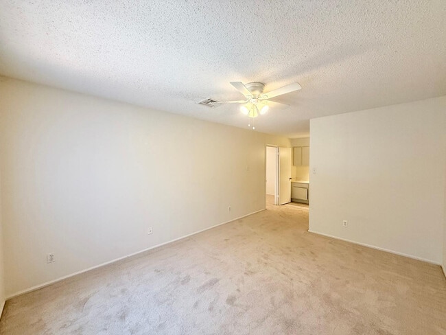 Building Photo - 1717 E Union Hills Dr