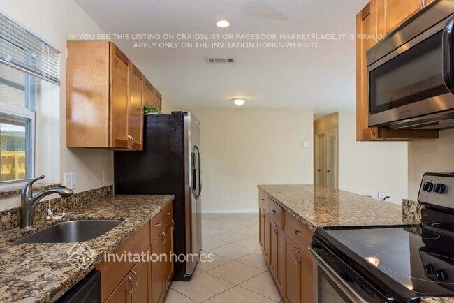 Building Photo - 401 NW 8th Ct