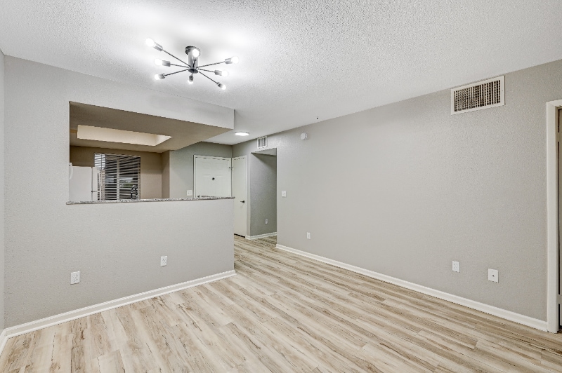 Building Photo - 8070 W Russell Rd