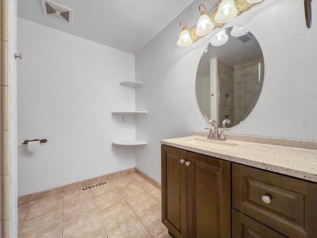 Building Photo - Spanish-style home in Ridgemark