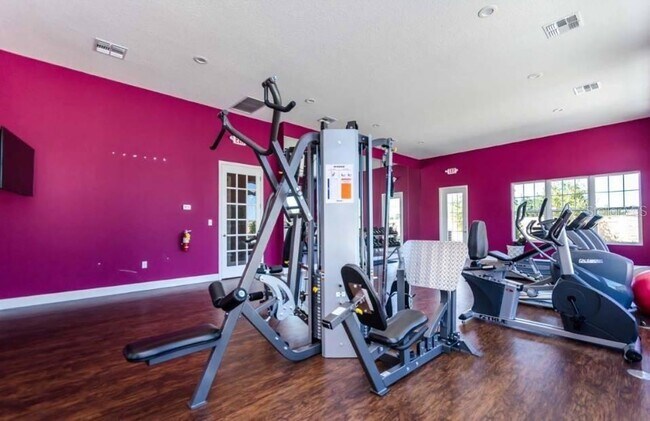 Building Photo - 9004 Shine Dr