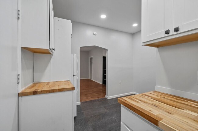 Building Photo - 346 39th St