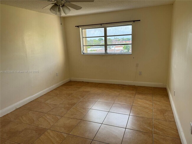 Building Photo - 1085 W 68th St