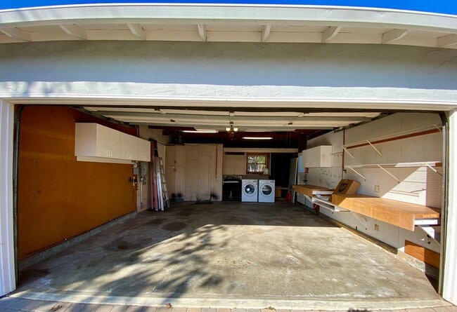 Building Photo - 1052 Clark Ave
