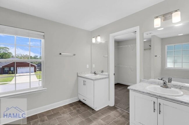 Building Photo - 721 Highgrove Ct