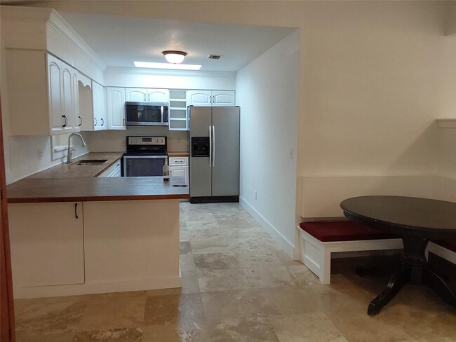 Building Photo - 722 Wentworth St