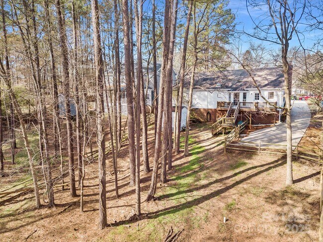 Building Photo - 2045 Trowbridge Ct