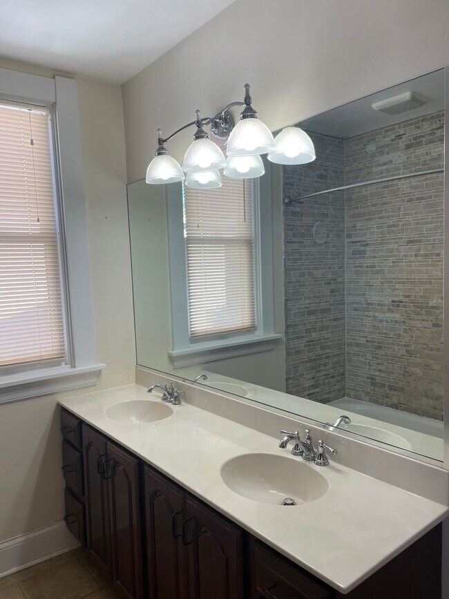 Building Photo - HYDE PARK SINGLE FAMILY HOME WITH OFF-STRE...