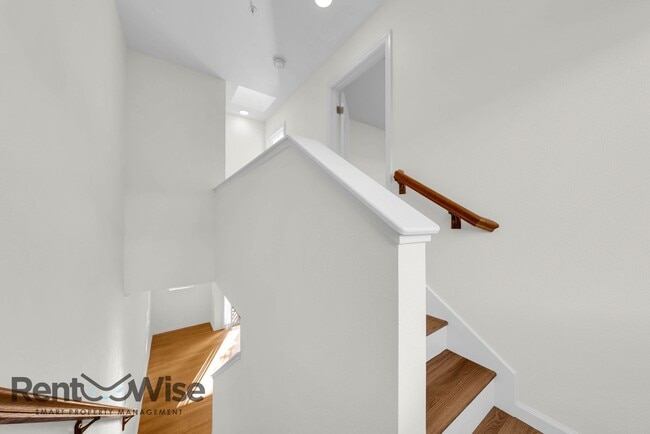 Building Photo - 734 Chestnut St