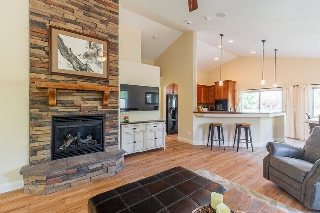 Building Photo - Beautiful Home in the Heart of Eagle