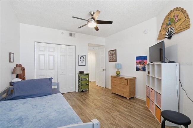 Building Photo - 6425 Shoreline Dr