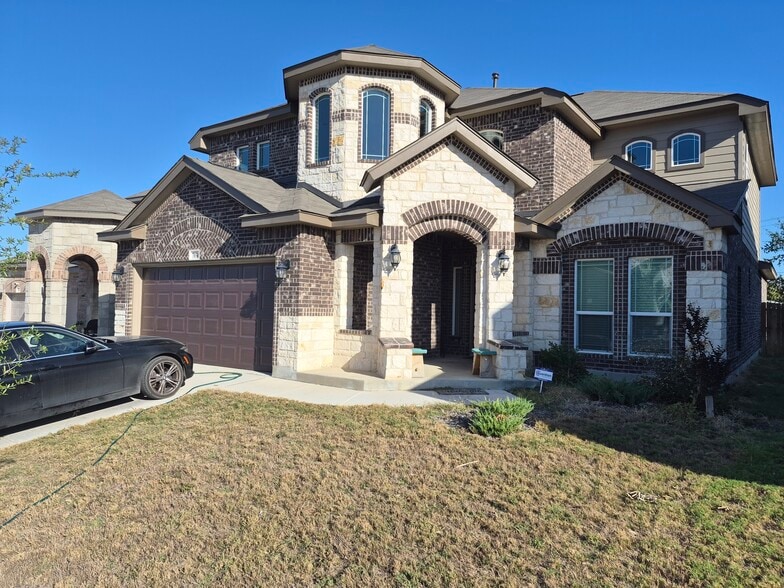 Building Photo - 7034 Comanche Star