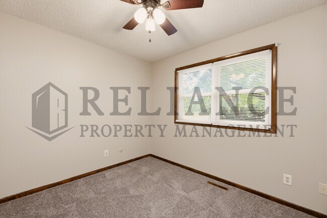 Building Photo - 428 Peach Tree Ln