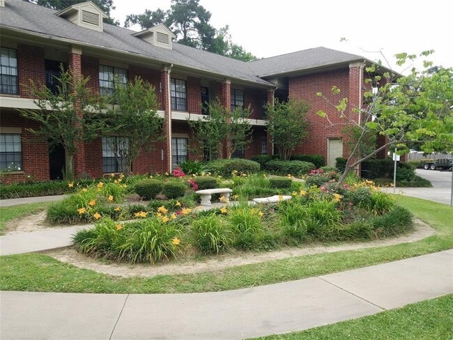 Building Photo - 200 Panorama Dr