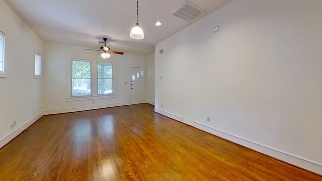 Building Photo - 513 E 40th St