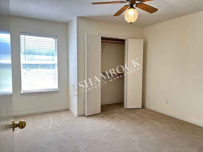 Building Photo - 3/2 Duplex near Hewitt Post Office