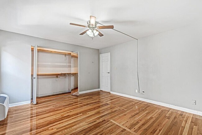 Building Photo - 416 68th St