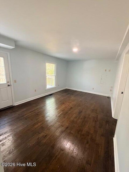Building Photo - 309 Country Club Ln