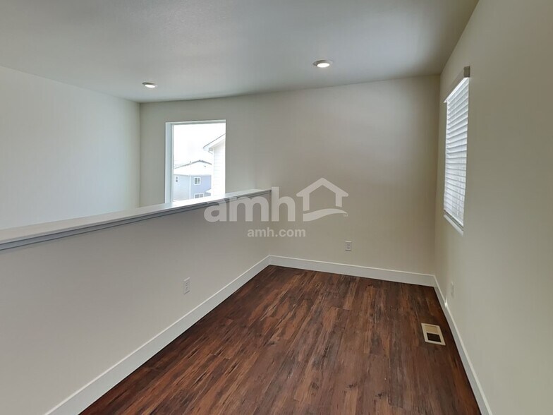 Building Photo - 11553 W Mesquite St