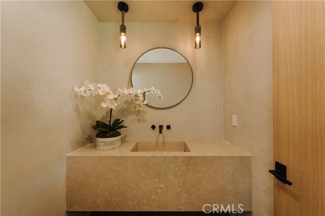 Building Photo - 2608 Zorada Dr