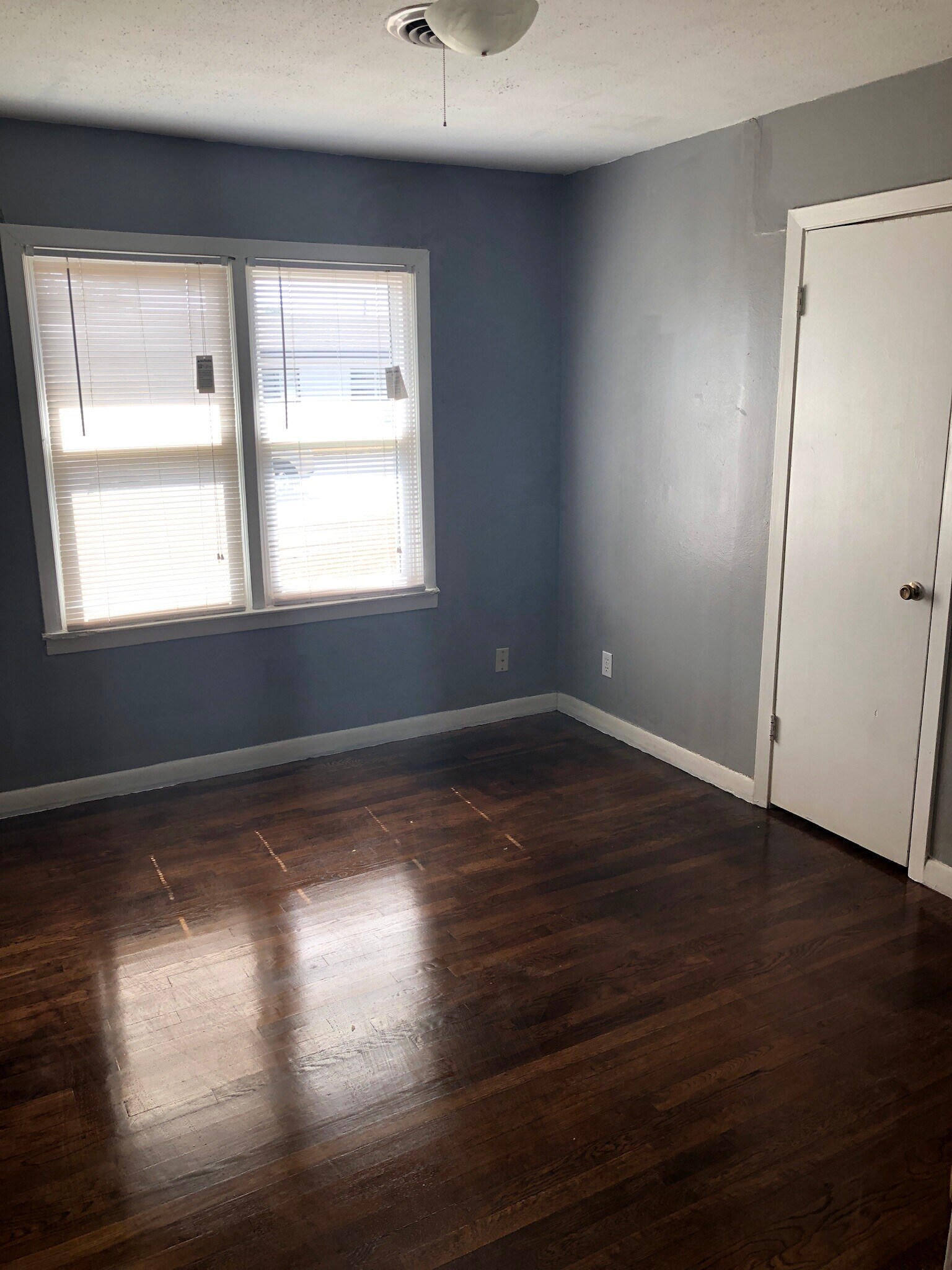 Building Photo - 2609 7th ave