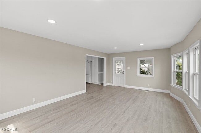 Building Photo - 57 San Remo Cir