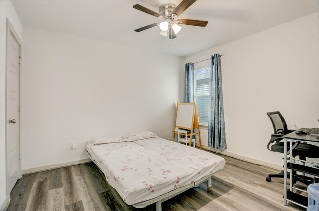 Building Photo - 7926 Murciana Dr