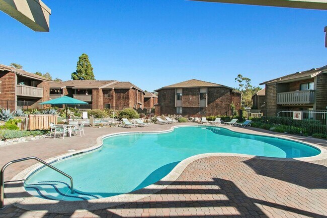 Building Photo - Furnished Ground-Level Beach Condo!