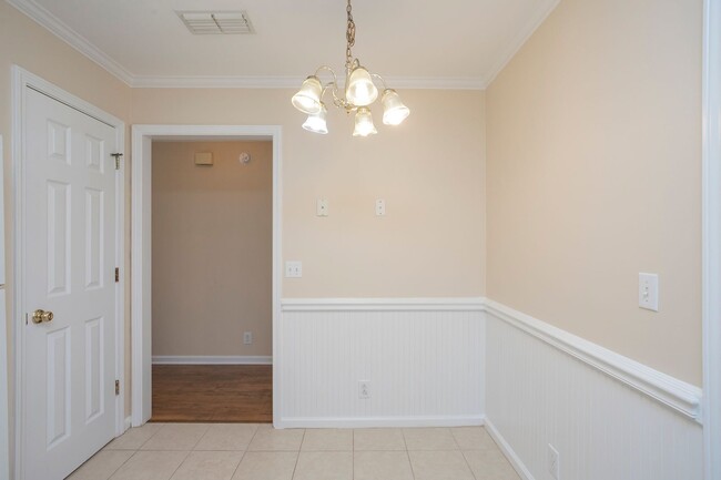 Building Photo - Lovely Townhome in Murfreesboro!