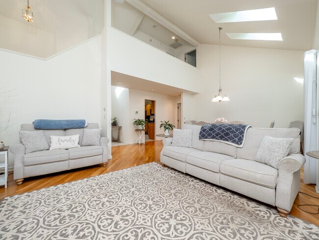 Building Photo - 12 Boulevard Dr