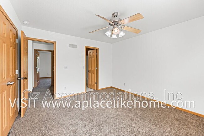 Building Photo - 8626 N Cleveland Ln