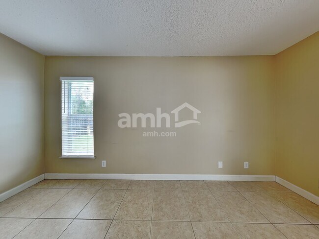 Building Photo - 5940 NW Foust Cir