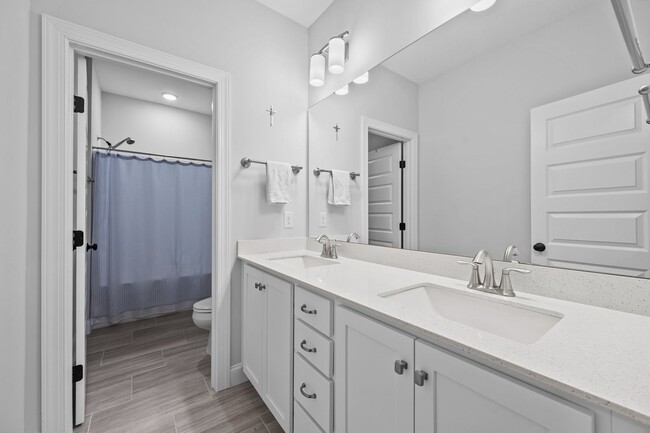 Building Photo - Exquisite 4 Bedroom/4 bath home in the Wyn...