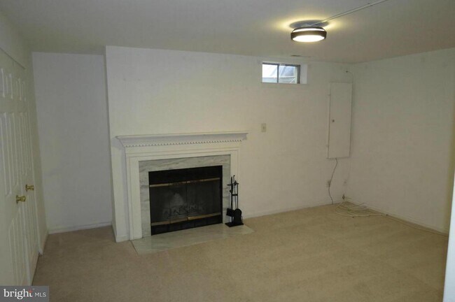 Building Photo - 2208 Wimbledon Cir