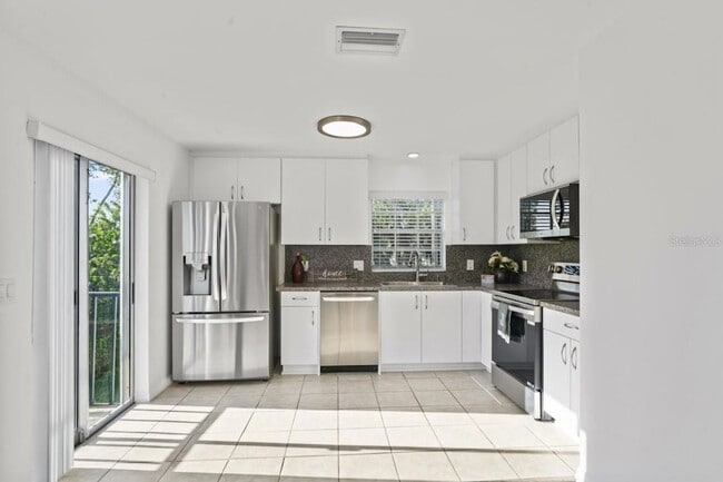 Building Photo - 6634 Hickorywood Ln