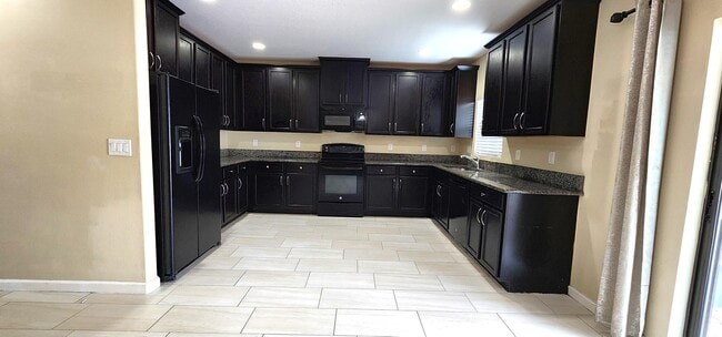 Building Photo - 2402 Okalani St